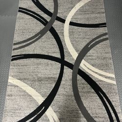 Rug 5’3 x 7’3