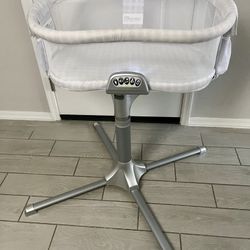 Halo Bassinest Swivel Sleeper Bedside Bassinet