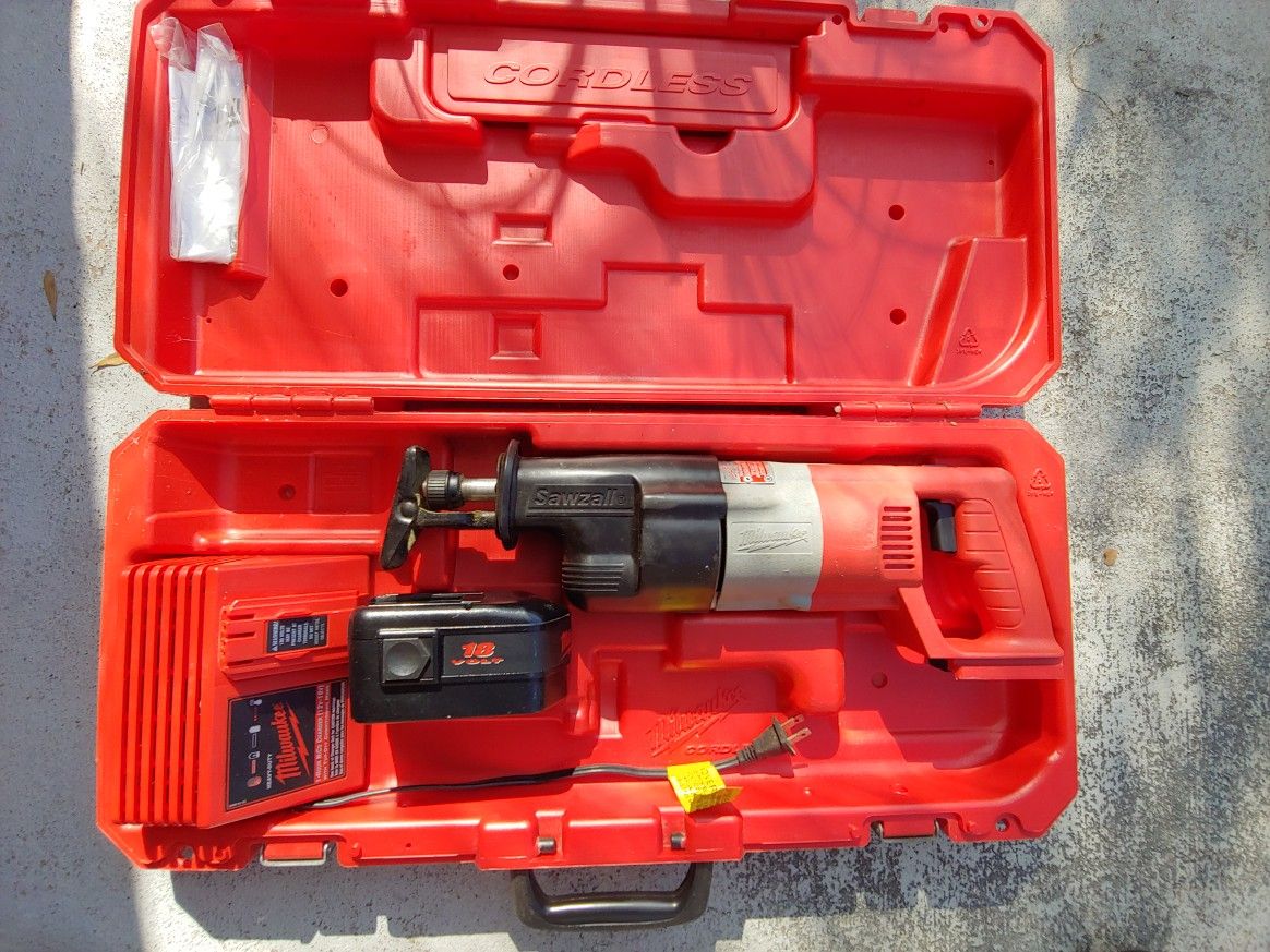 Milwaukee Sawzall 18 Volt Case & Charger