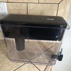 Black Brita Extra Large 27 Cup Filtered Water Dispenser,