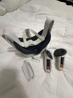Meta Quest 3 VR Headset with Controllers and case