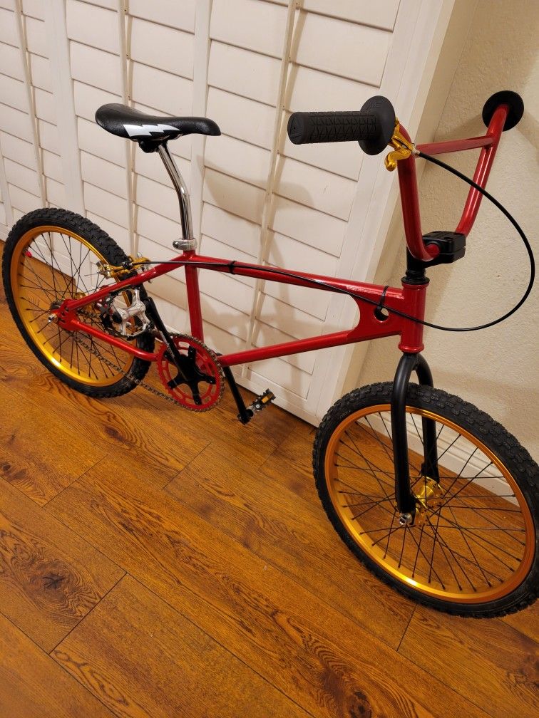 Mongoose Bicycle 80's Mongoose Mode 100 Freestyle BMX Bike