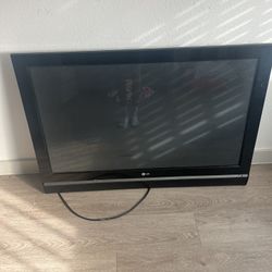 LG Flat Screen Tv- Works Great