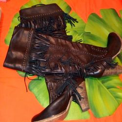 Gorgeous cowgirls 😜 boots