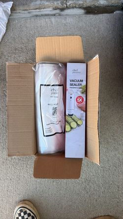 New in box Chef Preserve Vacuum Sealer with 30 bags unopened