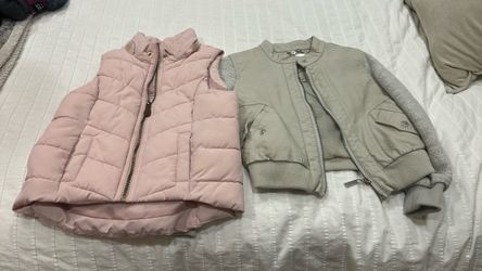 Small sweaters ( for kids size : pink is 4-6 / baesh sweater is 5-6 )