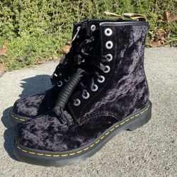 NEW DR Martens 1460 Vegan Black Velvet Womens Size 8 Lace Up Boots 31020