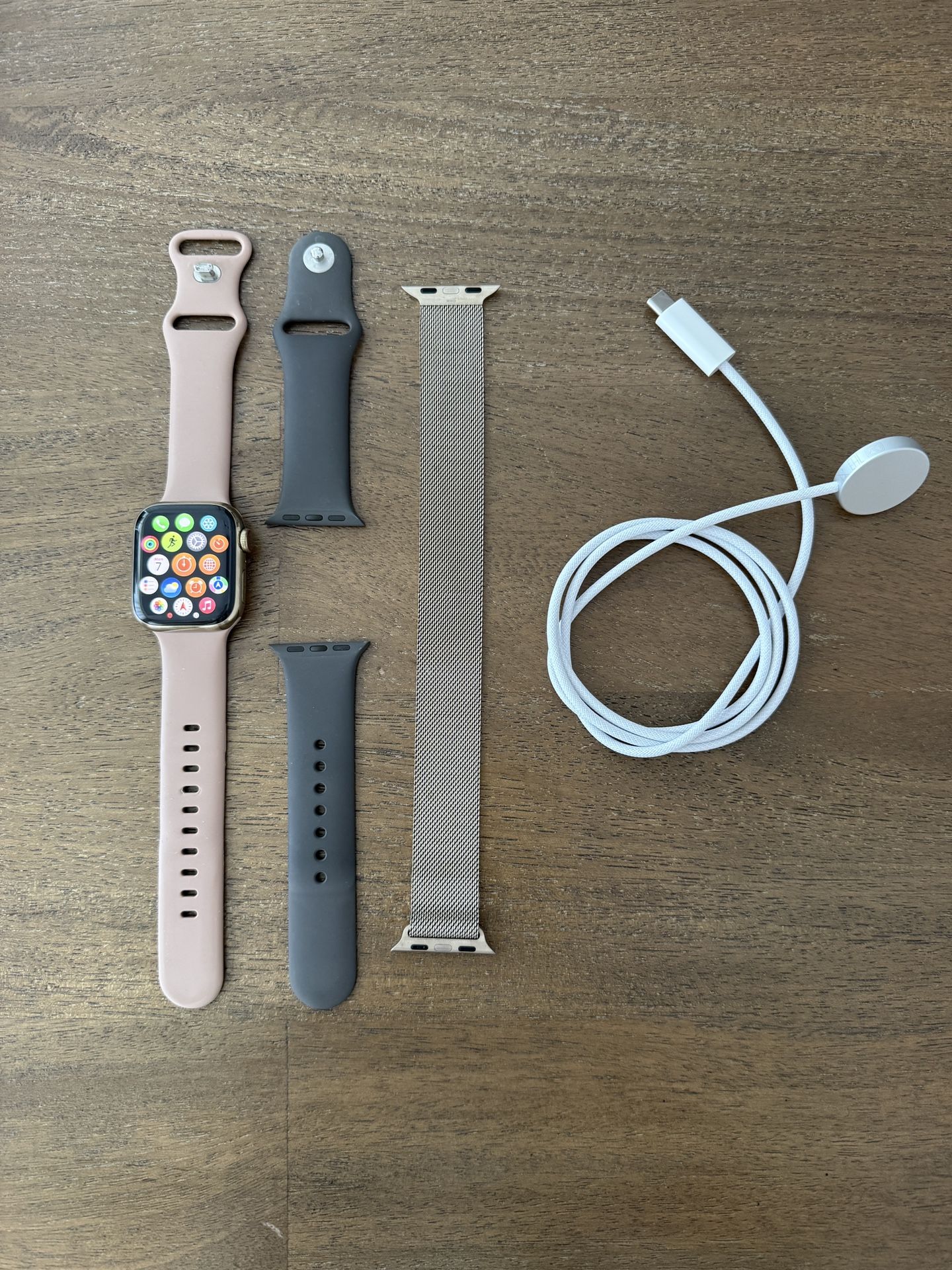 Apple Watch Series 9 GPS + Cellular 41mm Gold Stainless Steel Case + Extra Bands