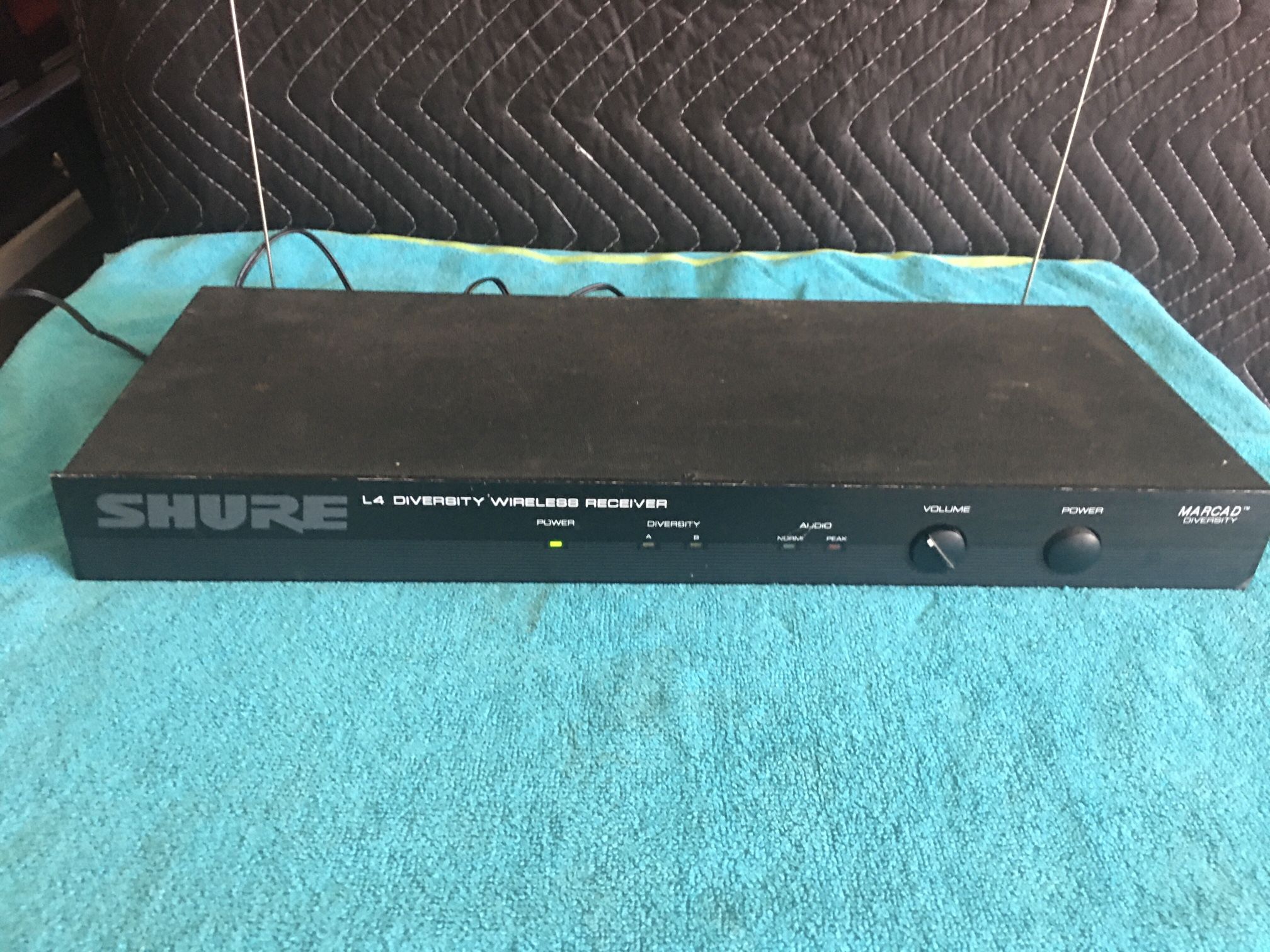 Shure L4 Wireless Microphone System