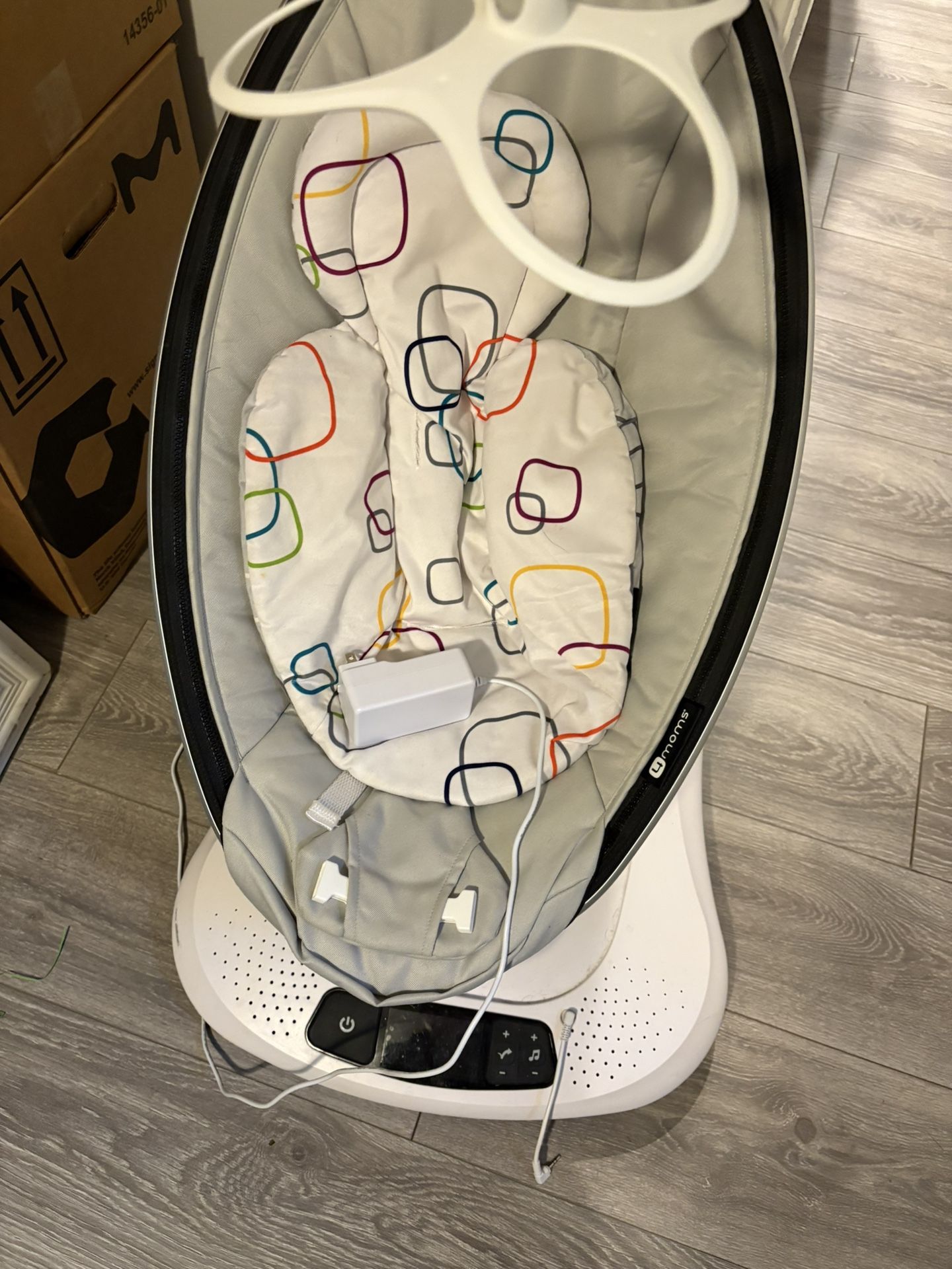 4moms MamaRoo Multi-Motion Baby Swing, Bluetooth Enabled with 5 Unique Motions