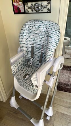 Highchair, barely used and clean