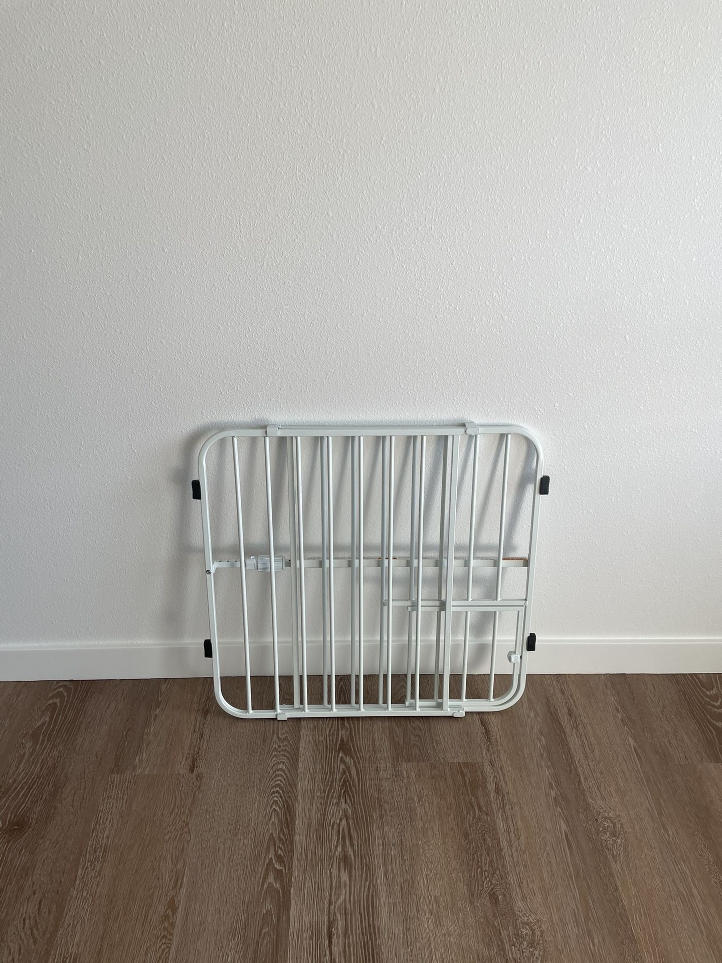 Carlson Pet Products Tuffy Expandable Dog Gate with Pet Door