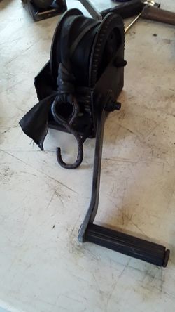 WINCH MANUAL  BLACK  STRAP  1000 LB SINGLE SPEED