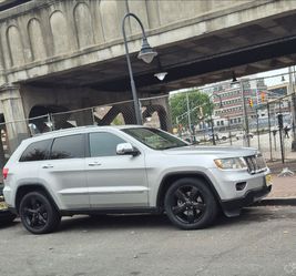 Grand cherokee overland 2011 with 63,000 miles