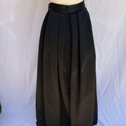 Black Tie Oleg Cassini Size 6 Long Black Pleated Skirt see last pics 