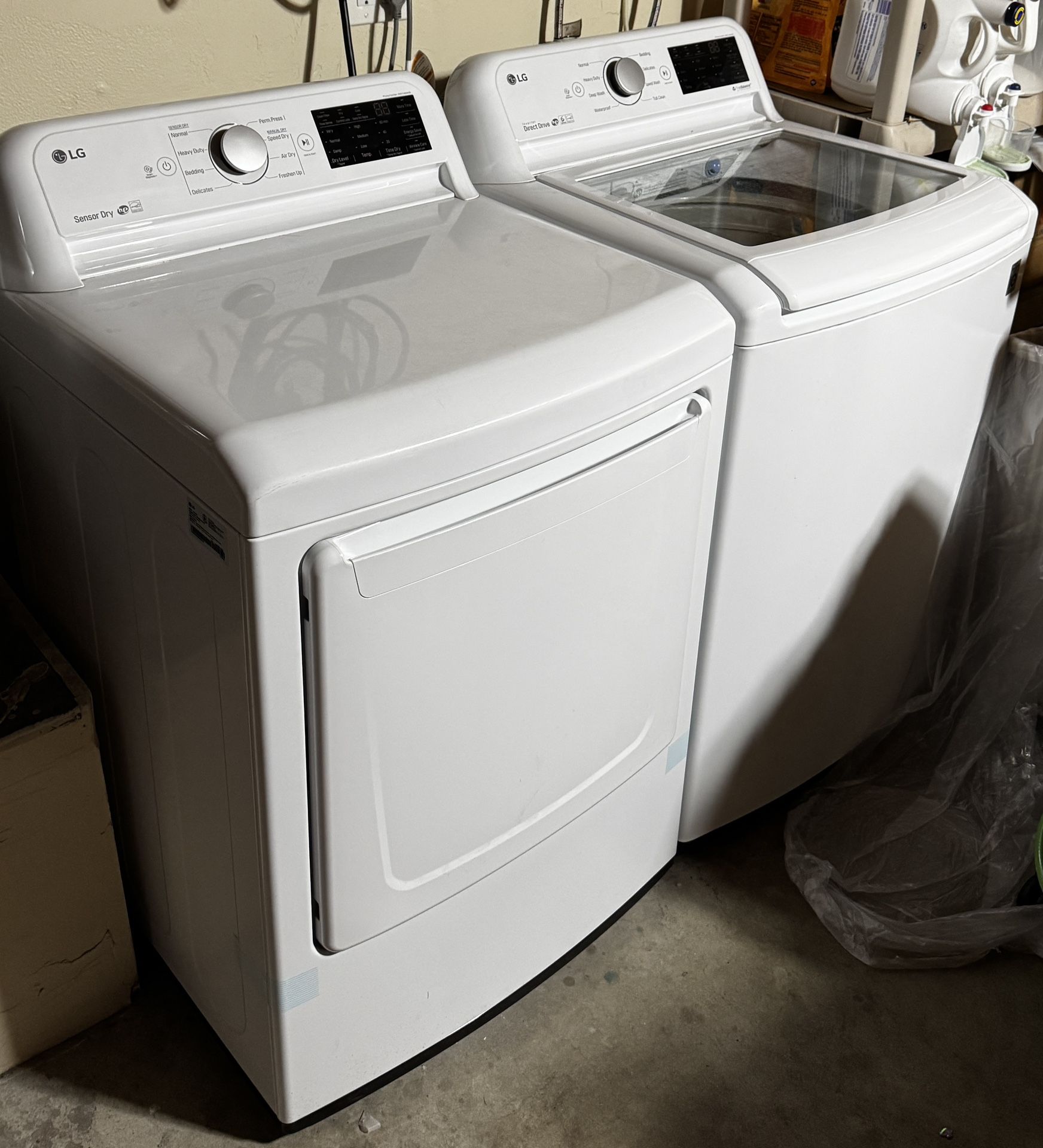 LG Washer & Dryer (DLG7101W / WT7100CW / White)