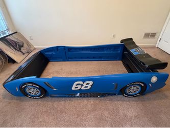 Race car bed & bed frame, with pillow sham