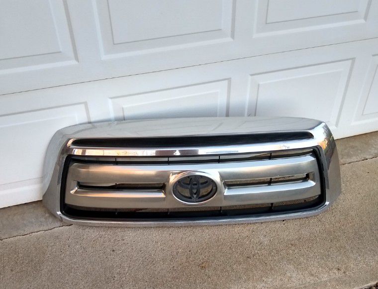 Toyota Tundra Front Grille