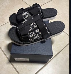 Dior slides