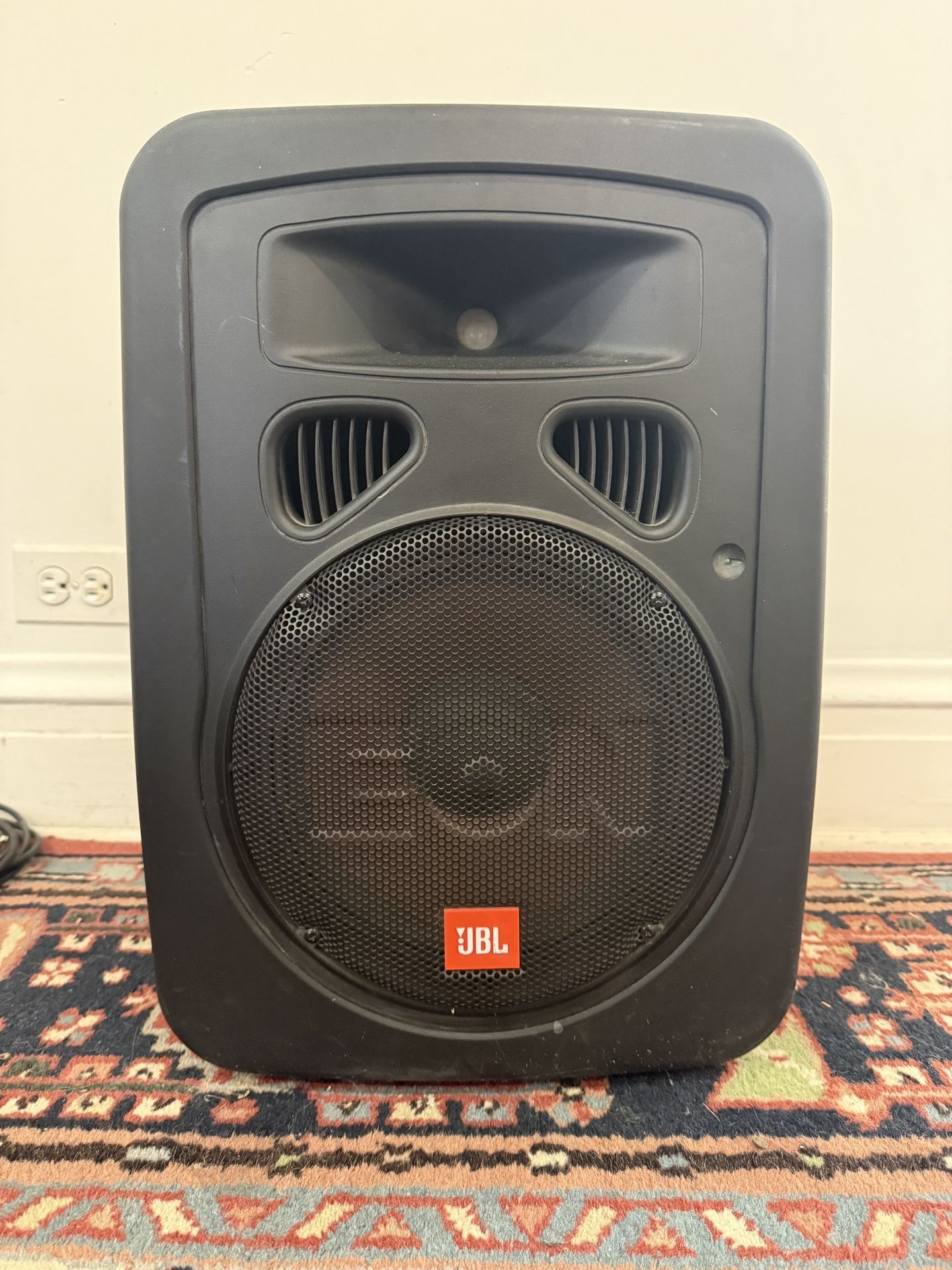 Used SPEAKERS, JBL EON10 G2 powered speakers (set of 3) with ProLine LST2BK speaker stands. (Good condition). For Performing Bands