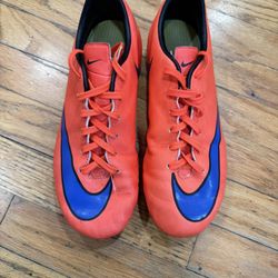Nike Kids Soccer ⚽️ Cleats Size 4Y