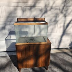20 Gallon Deluxe Aquarium ,light And Cabinet