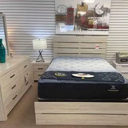 Queen Room Set