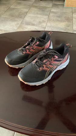 ASICS Women’s 9.5 Running Shoes