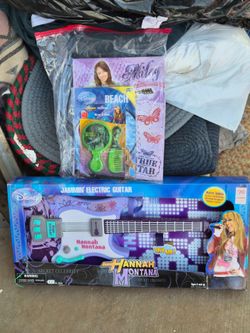 HANNAH MONTANA ELECTRIC GUITAR W/misc items