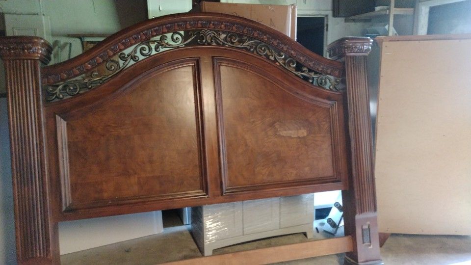 Beautiful bedroom set, made of pure wood