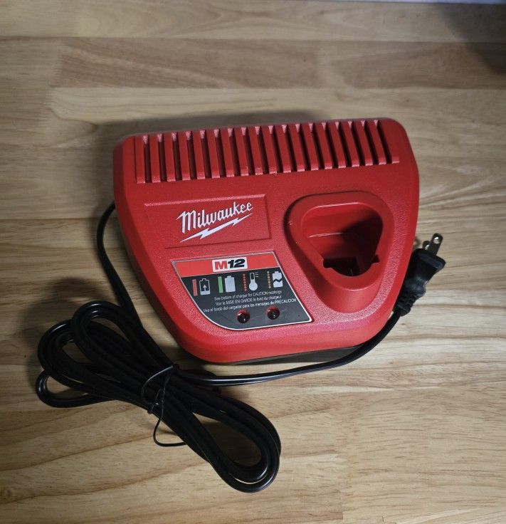 Milwaukee M12 Charger