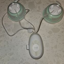 Elvie hands breast pump