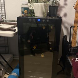 Vinotemp Wine cooler fridge 