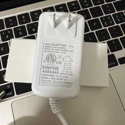 Brand new Changer POWER ADAPTER output 12V--2.5A