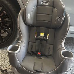 Graco Extend2Fit Convertible Baby Car Seat
