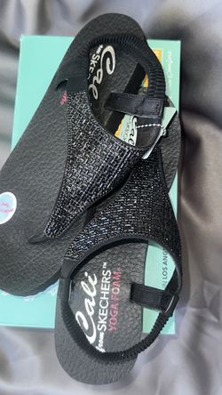 Black Skechers Size 8