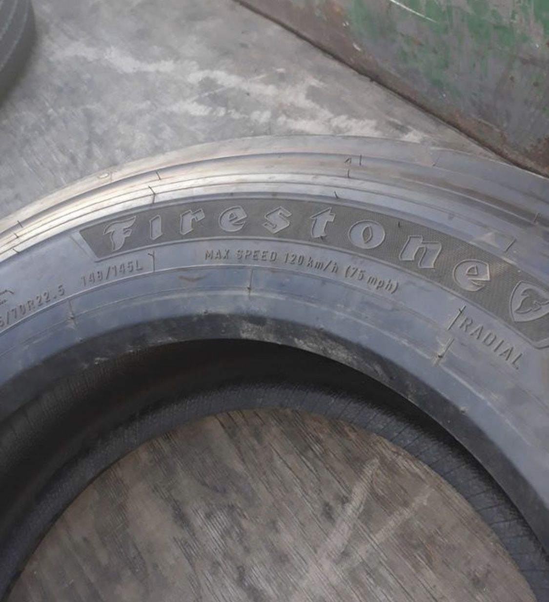 Firestone FS561. 270/75/22.5