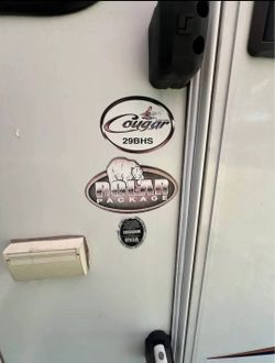 2009 Keystone cougar 29BHS weight distribution hitch.