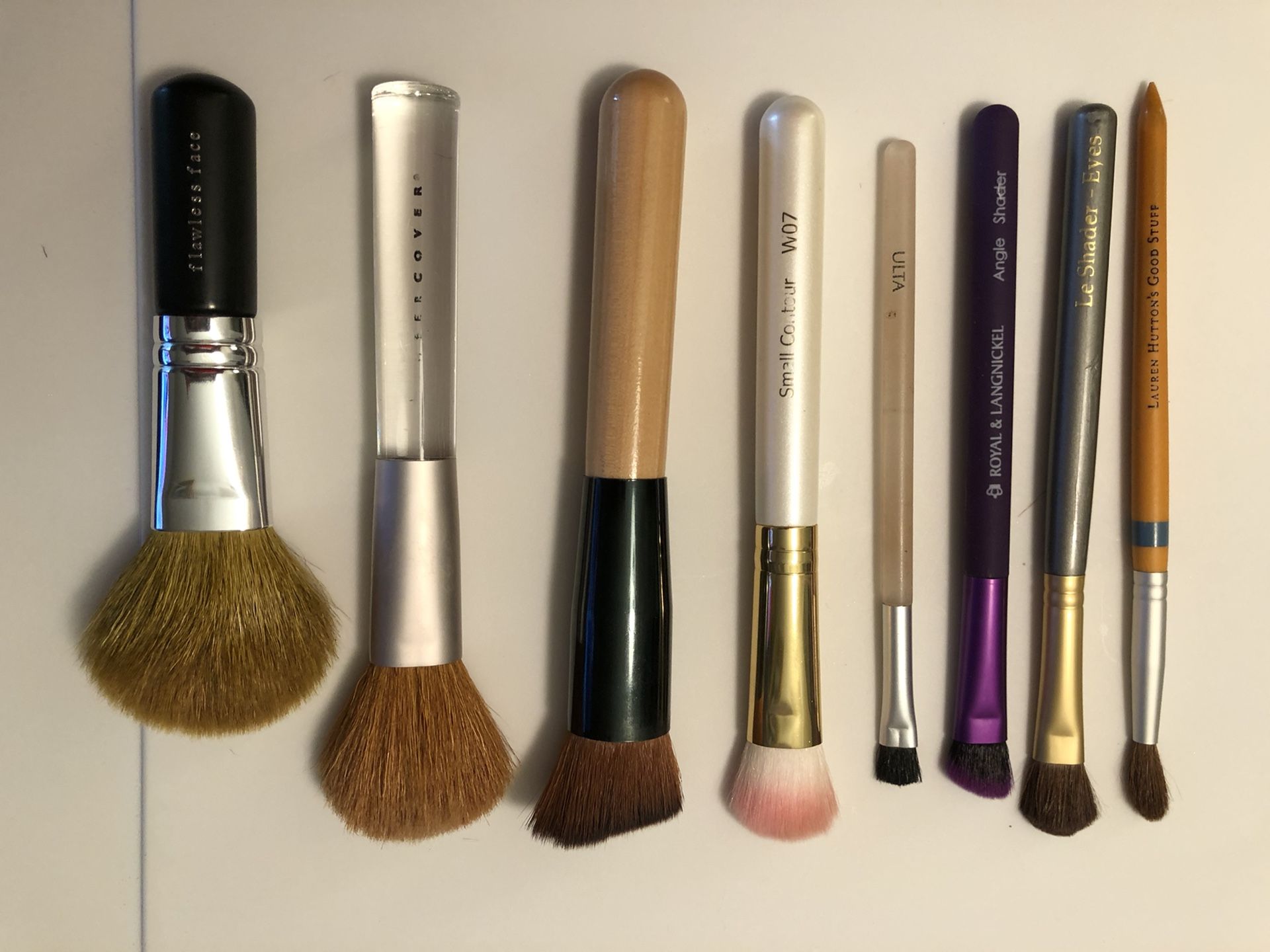 VARIOUS MAKEUP BRUSHES