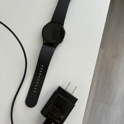 Samsung Galaxy Watch 6 – 40mm Graphite – Excellent Condition