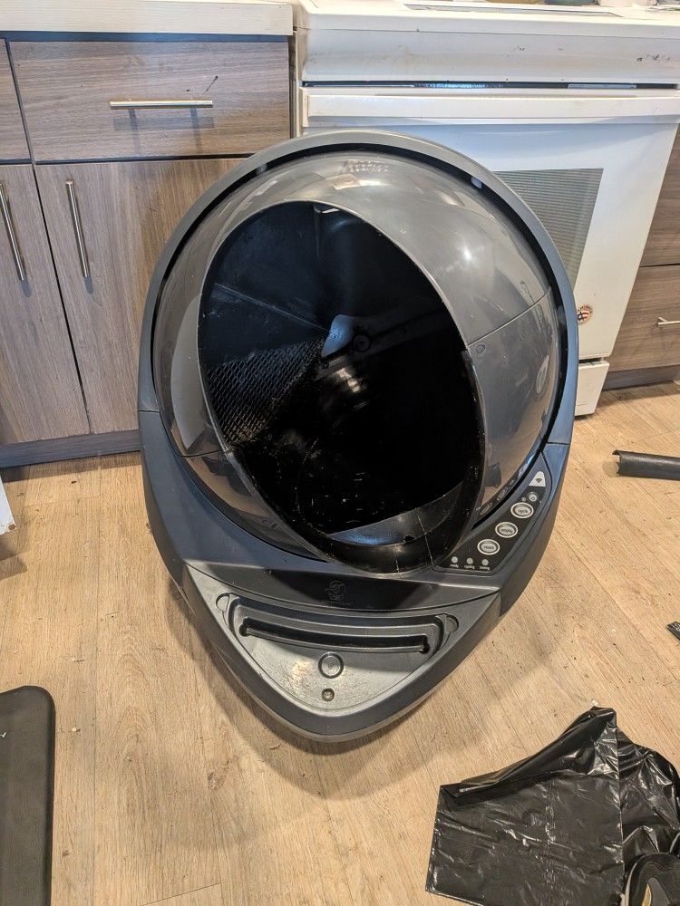 Whisker Litter Robot 3 Wifi Enabled  Litter Box