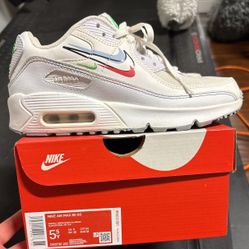 Nike Air Max Big Kids 5.5 With Box