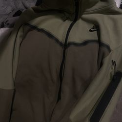 Nike windbreaker and tech 