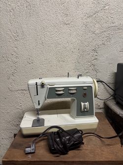 Singer Stylist Vintage Sewing Machine