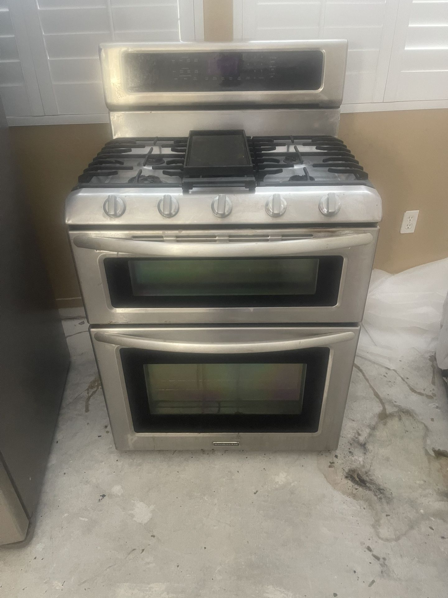 Kitchen Aid gas oven, Dishwasher and Samsung Refrigerator For Sale.