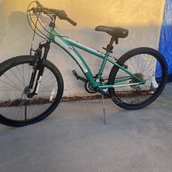 Diamondback Cobra 24” Mountain Bike - Shimano Gears - Ready To Ride