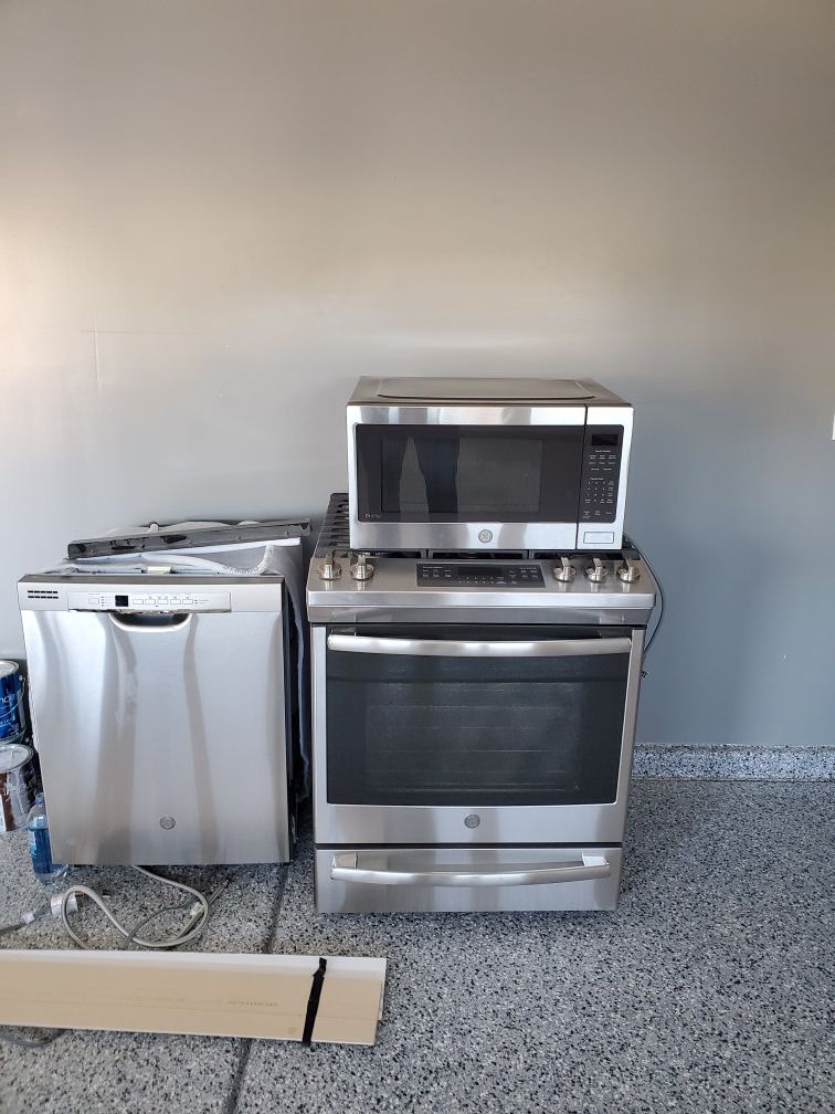 Brand new dishwasher, stove and microwave