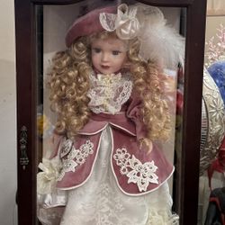 1999 Camellia Garden Collection 16” Doll In Wooden Case OBO