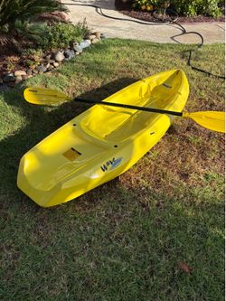Lifetime Wave Youth Kayak with Paddle – Bright Yellow – Great Condition