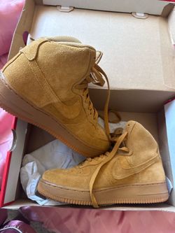 Nikes size 7